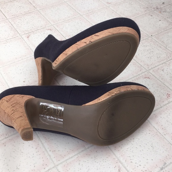 Call it spring navy heels - Picture 3 of 3